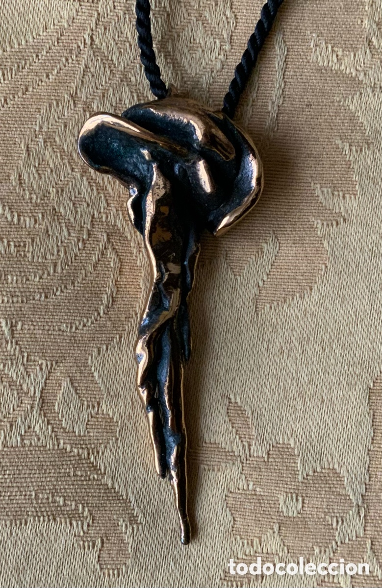 Arte: COLGANTE ESCULTURA DE BRONCE