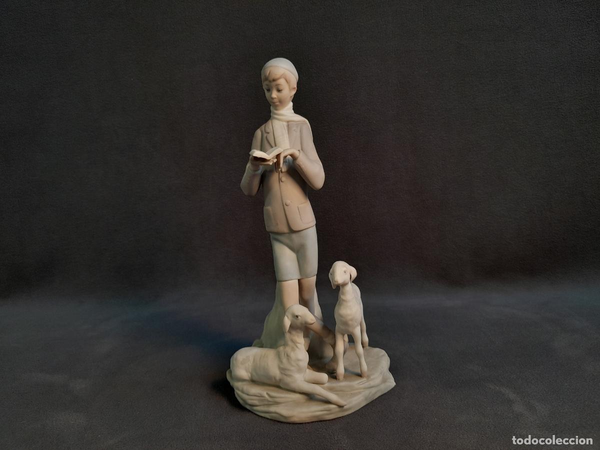 Arte: FIGURA DE PASTORCILLO CON OVEJAS EN PORCELANA MATE MARCA TANG. SIGLO XX