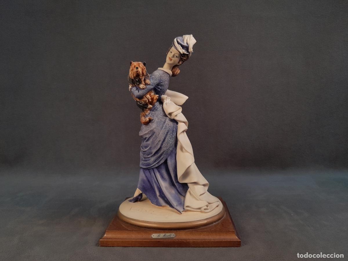 Arte: FIGURA DE CER&Aacute;MICA ESMALTADA REPRESENTANDO A UN ANCIANO M&Uacute;SICO. SIGLO XX