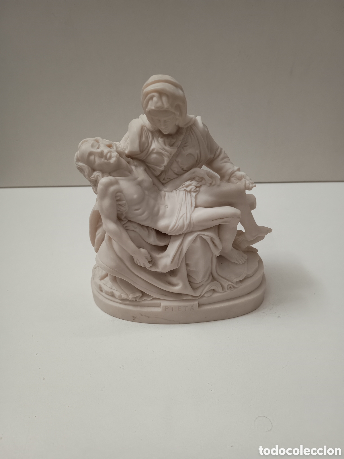 Arte: ESCULTURA EN RESINA DE LA PIEDAD DE MIGUEL &Aacute;NGEL