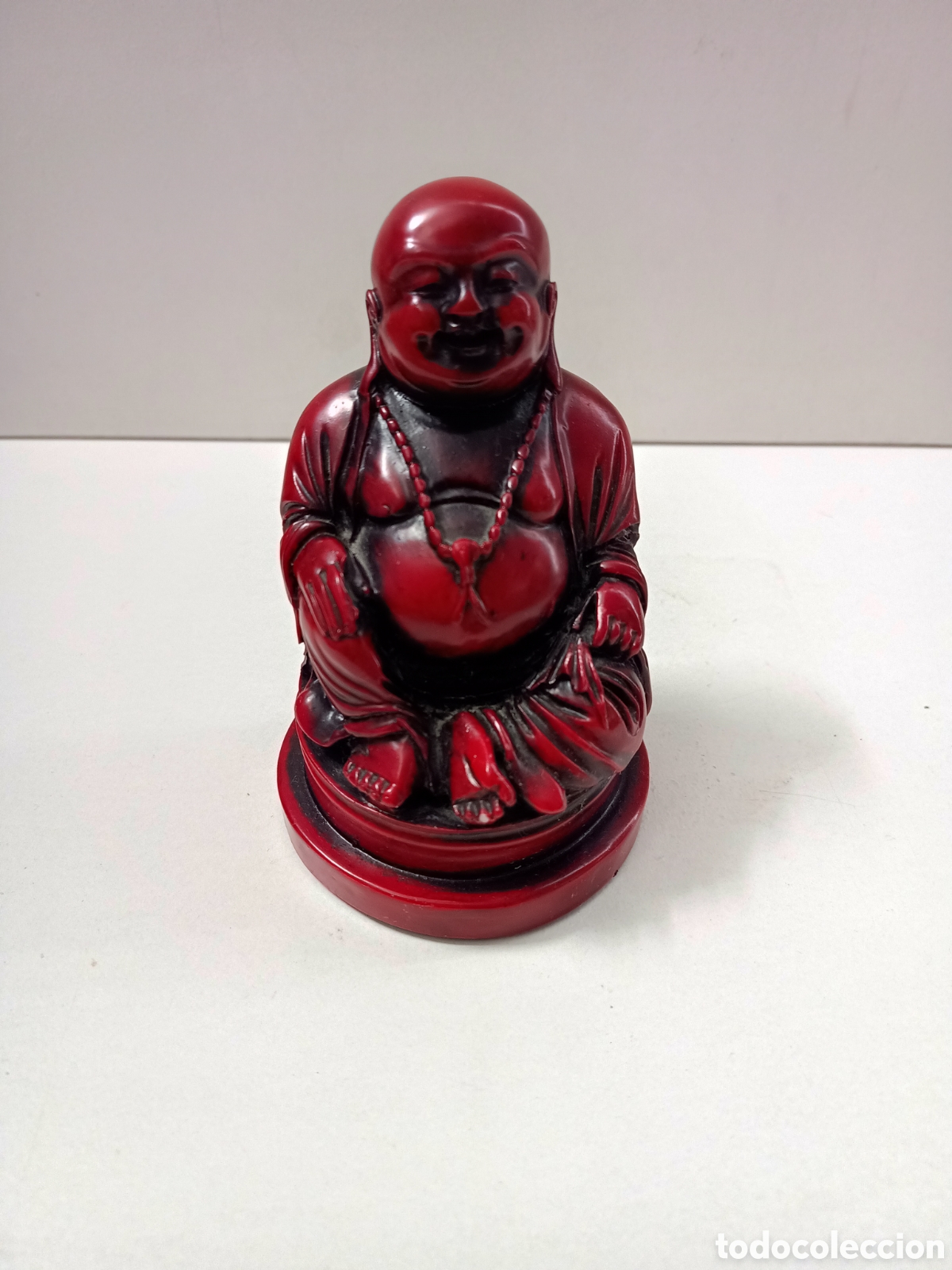 Arte: FIGURA BUDA EN RESINA ROJA -