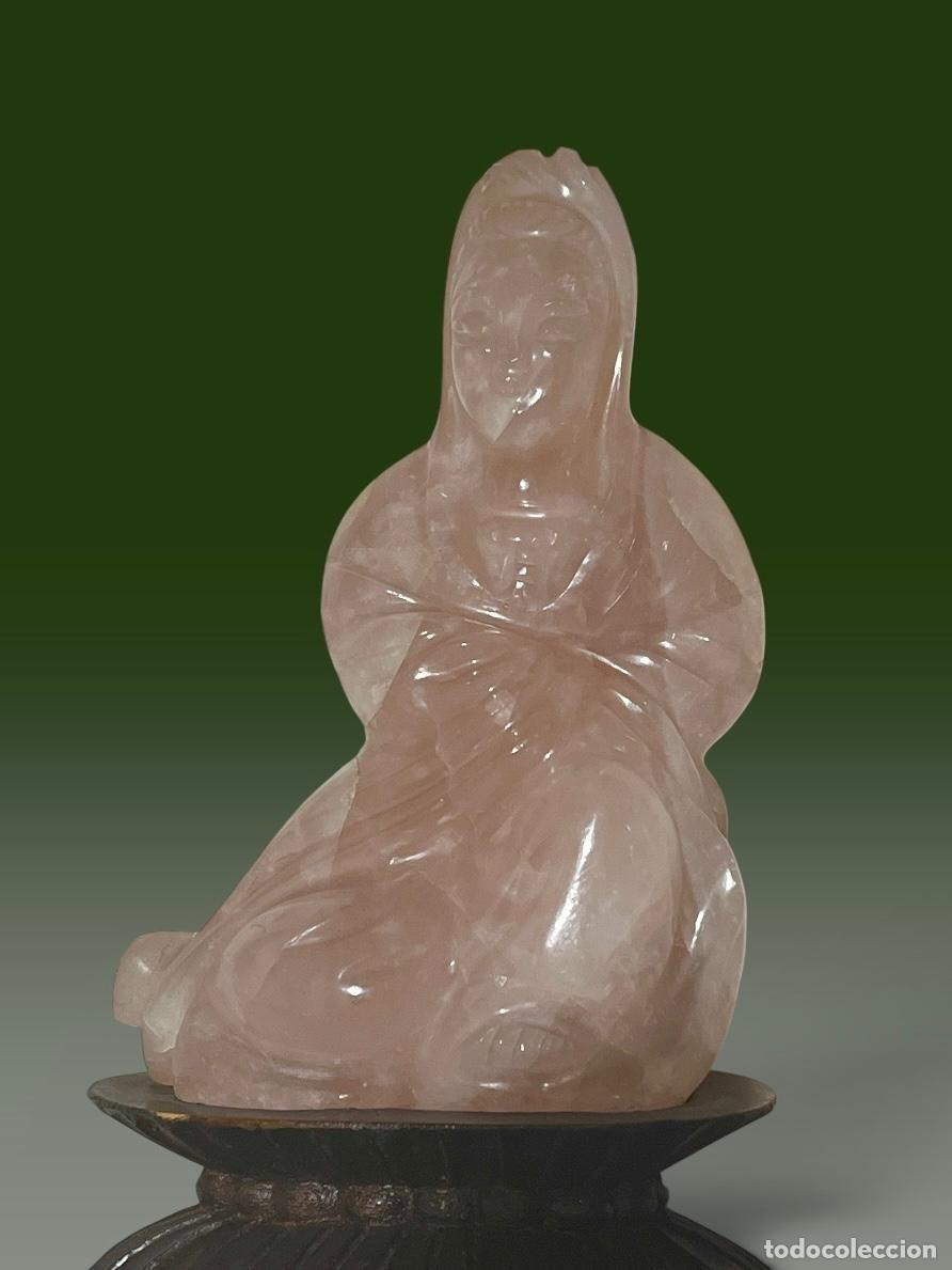 Art: FIGURA DE PIEDRA TALLADA JADE /CUARZO ROSA GUANYIN SOBRE BASE, CHINA