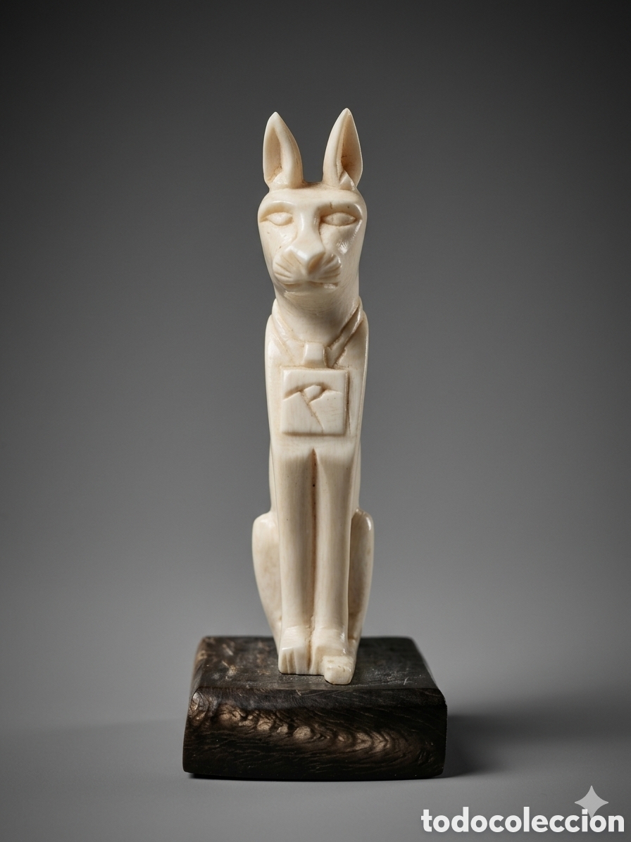 Arte: Figura de la Diosa Bastet en Marfil