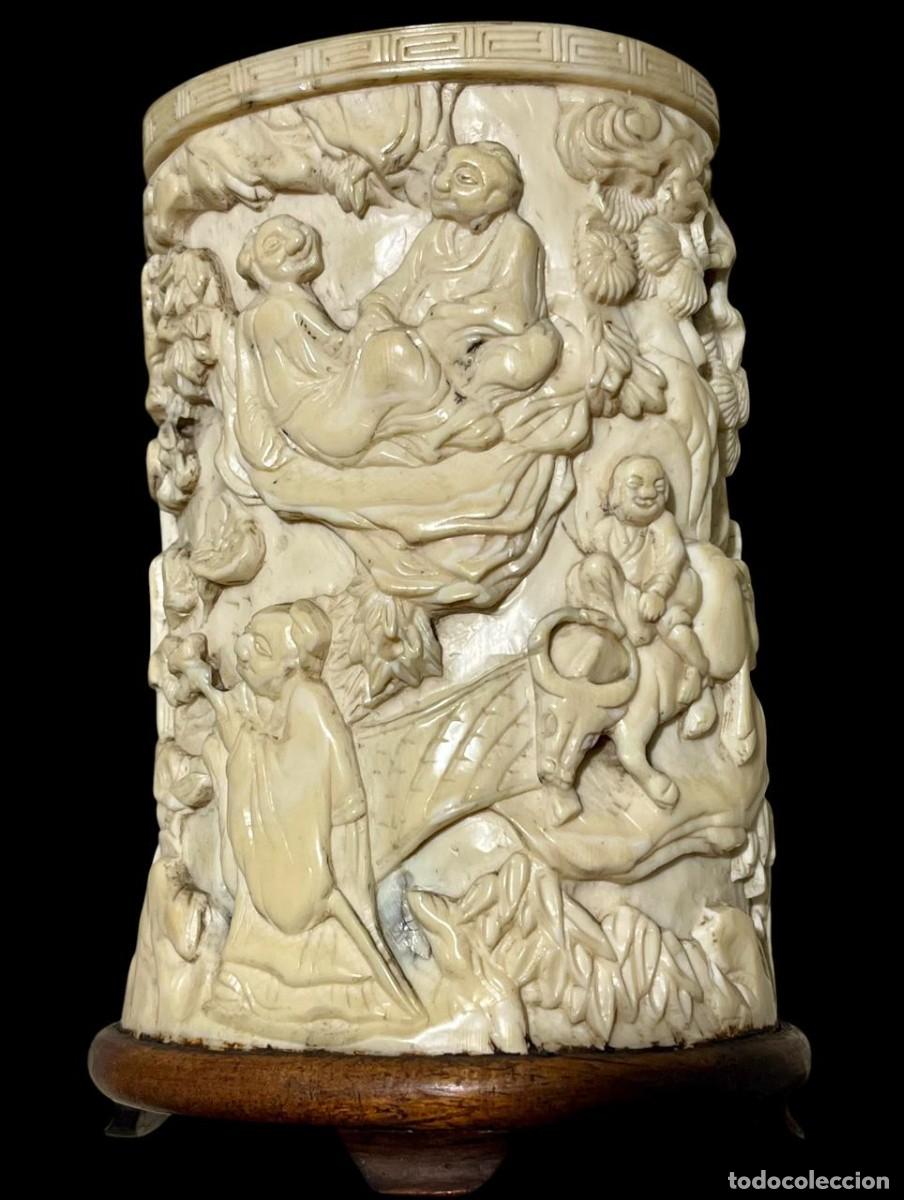 Art: Antiguo Vaso de marfil tallado con escenas orientales ,15 cm alto