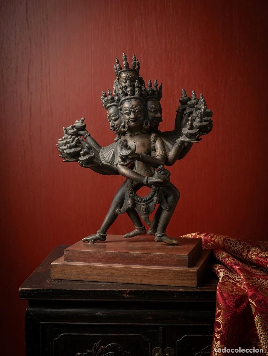 Kunst: Escultura de bronce de deidad tibetana finales del siglo XIX.