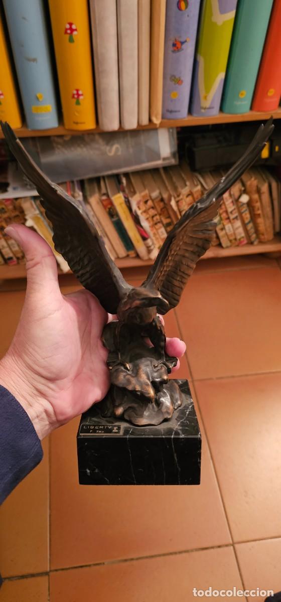 Arte: Espectacular escultura Aguila en bronce y peana marmol firmada