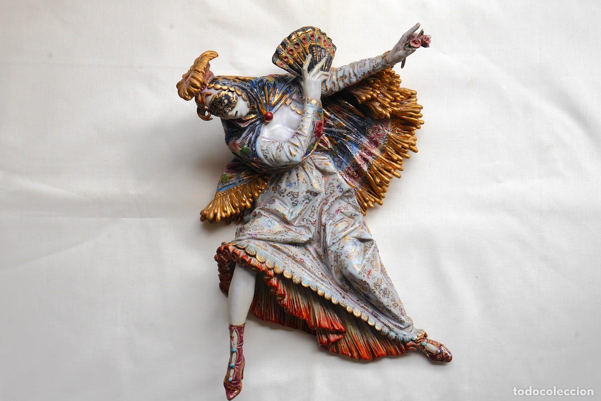 Arte: FIgura de Cer&aacute;mica de Eugenio Pattarino (Florencia). Dama con M&aacute;scara Veneciana, 45 cm