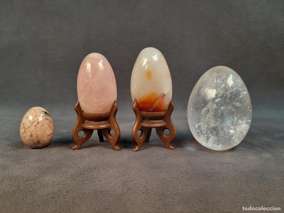 Arte: CONJUNTO DE CUATRO HUEVOS ORNAMENTALES DE JASPE, CUARZO ROSA, &Aacute;GATA CORNALINA Y CRISTAL DE ROCA