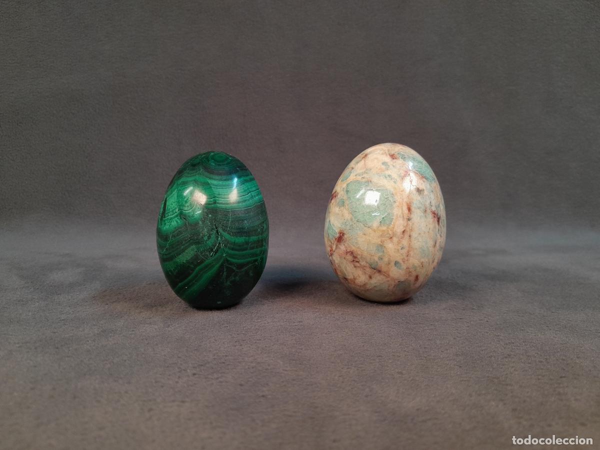 Arte: PAREJA DE HUEVOS ORNAMENTALES DE MALAQUITA Y AMAZONITA. FINALES S.XX