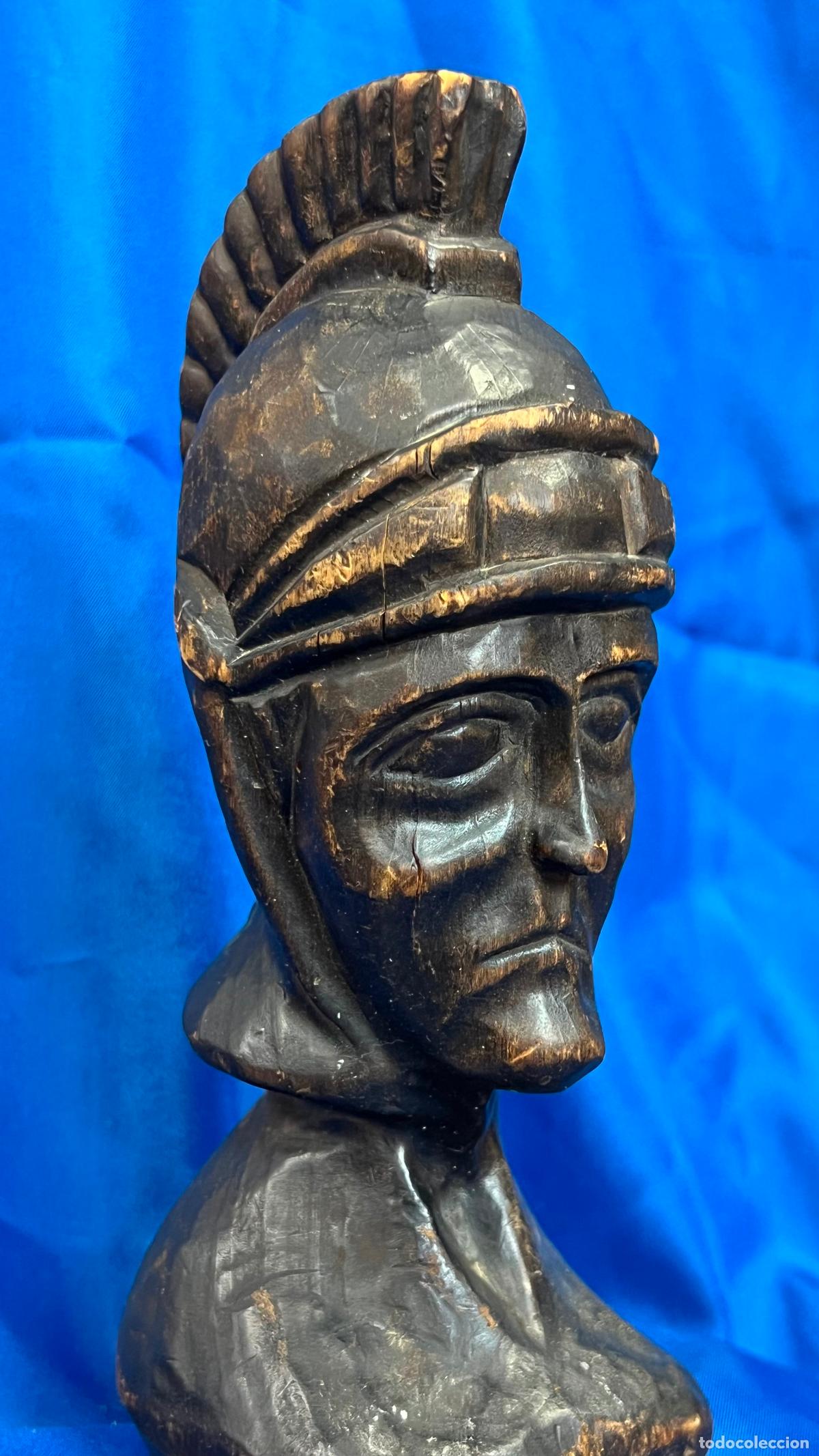 Arte: Antiguo Busto de Guerrero Romano o Centuri&oacute;n con Casco en Madera Tallada. Escultura Vintage