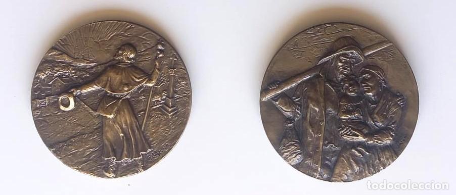 Arte: JOS&Eacute; MAR&Iacute;A ACU&Ntilde;A. DOS MEDALLA DE BRONCE EN SUS ESTUCHES . 8 cm. PEREGRINO. COMPOSTELA.