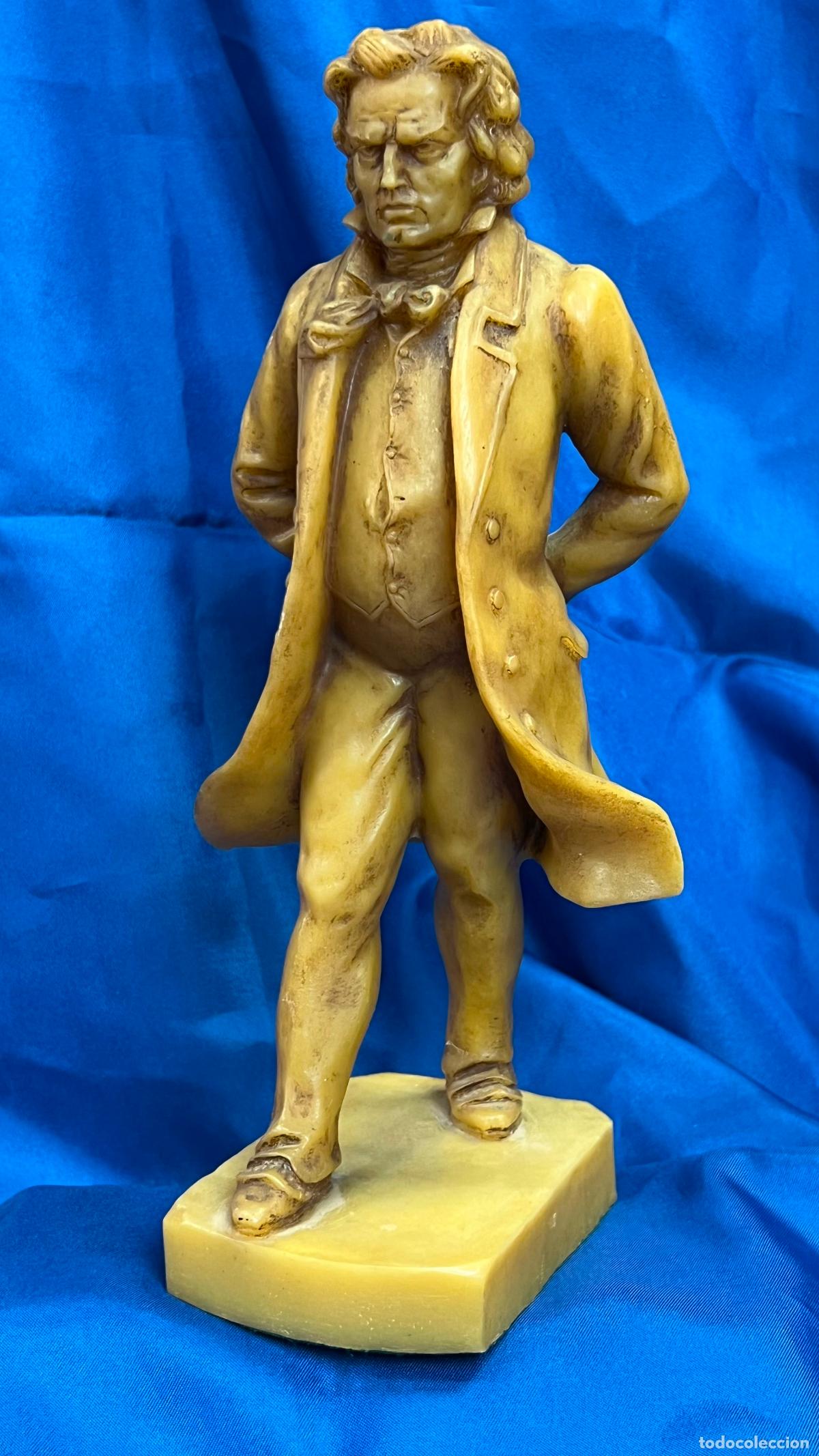 Arte: Antigua Escultura de Ludwig van Beethoven en Alabastrina o Resina Tonalidad Marfil Vintage