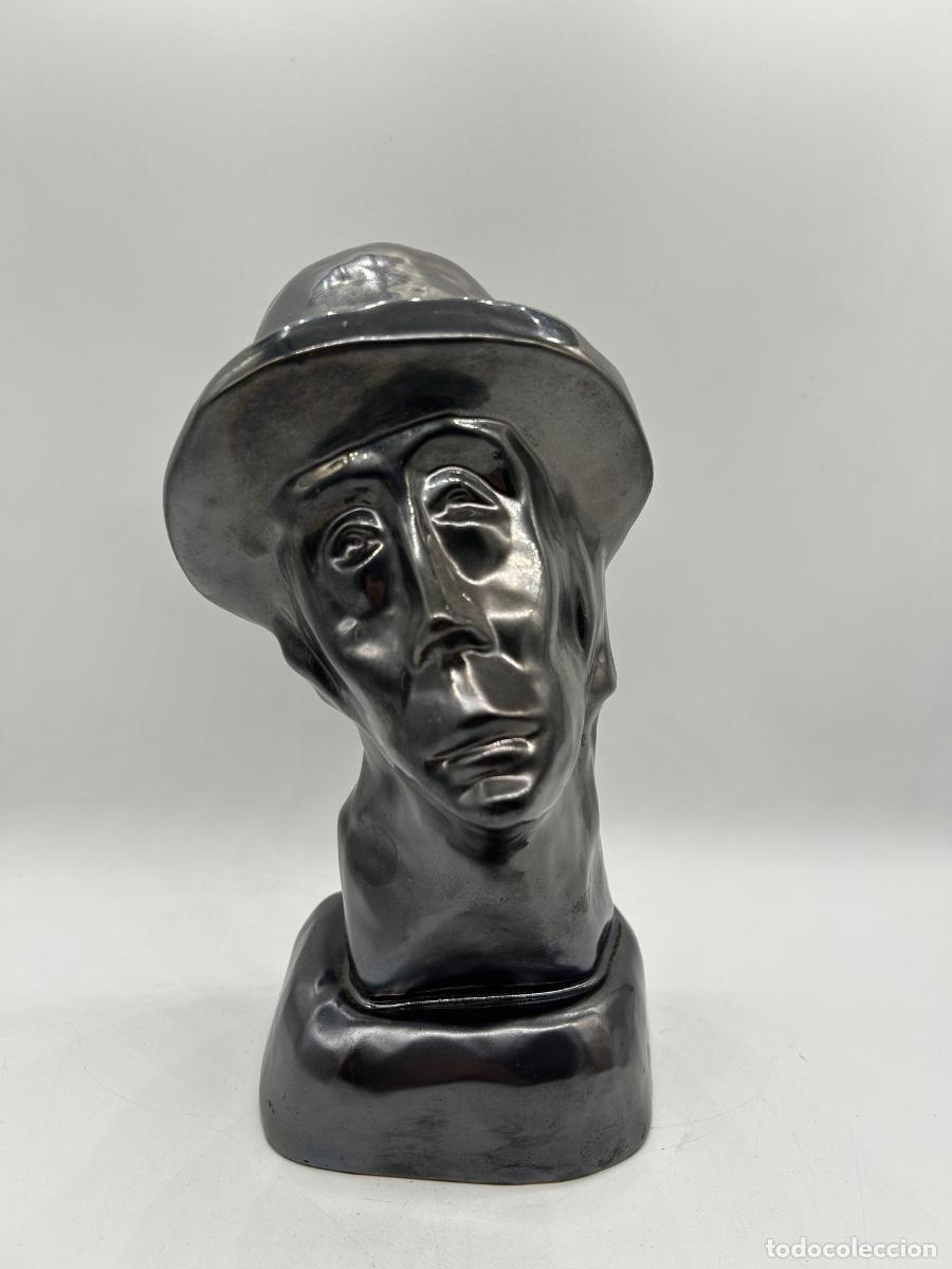 Arte: Escultura / busto modernista en ceramica plateada firmado