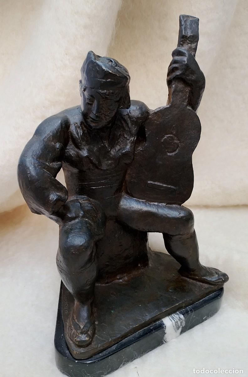 Arte: Magn&iacute;fico bronce de Manolo Hugu&eacute; -original 100%- representando a un ma&ntilde;o jotero guitarra en mano