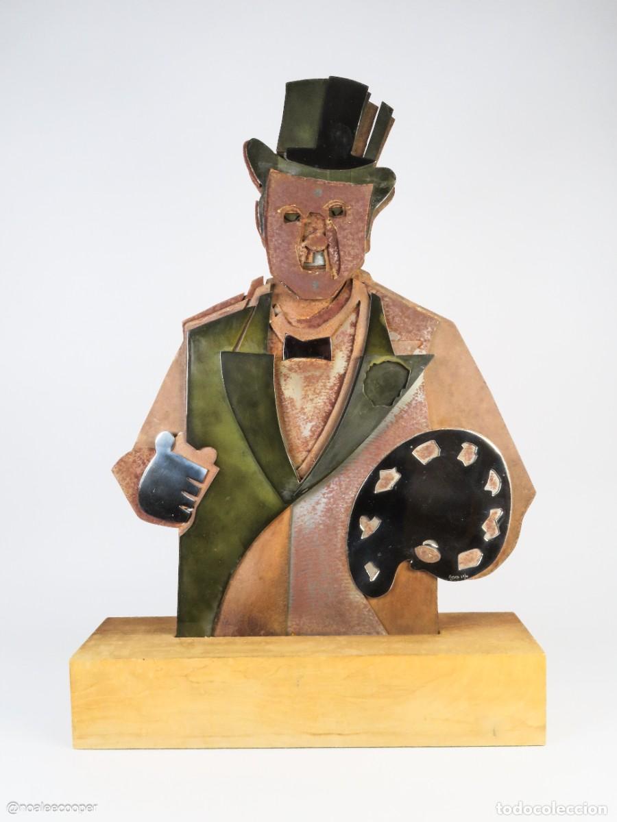 Arte: Escultura pintor con chistera y paleta bronce con p&aacute;tinas de colores Eduardo Arroyo finales siglo XX