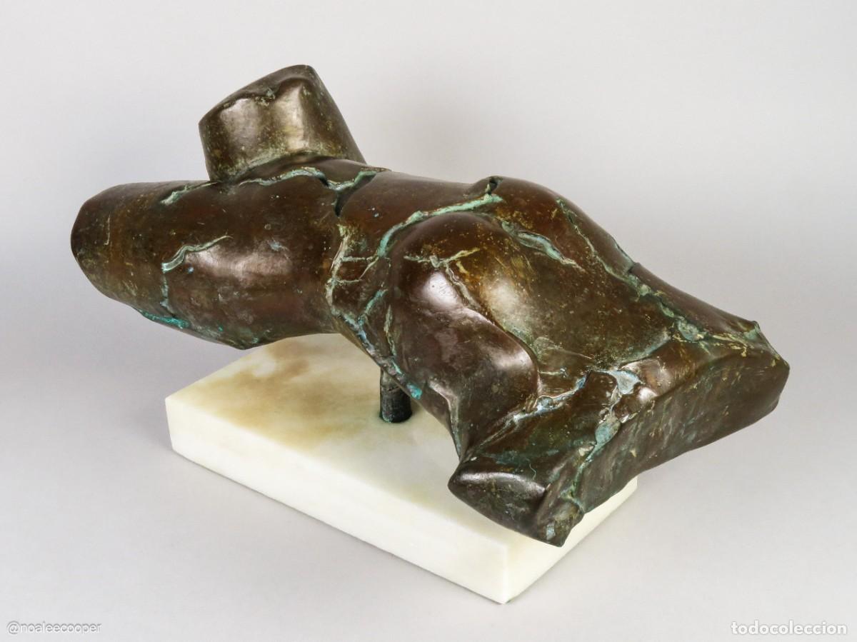Arte: Escultura de bronce representando torso de mujer base m&aacute;rmol blanco Carlos Garc&iacute;a Muela siglo XX