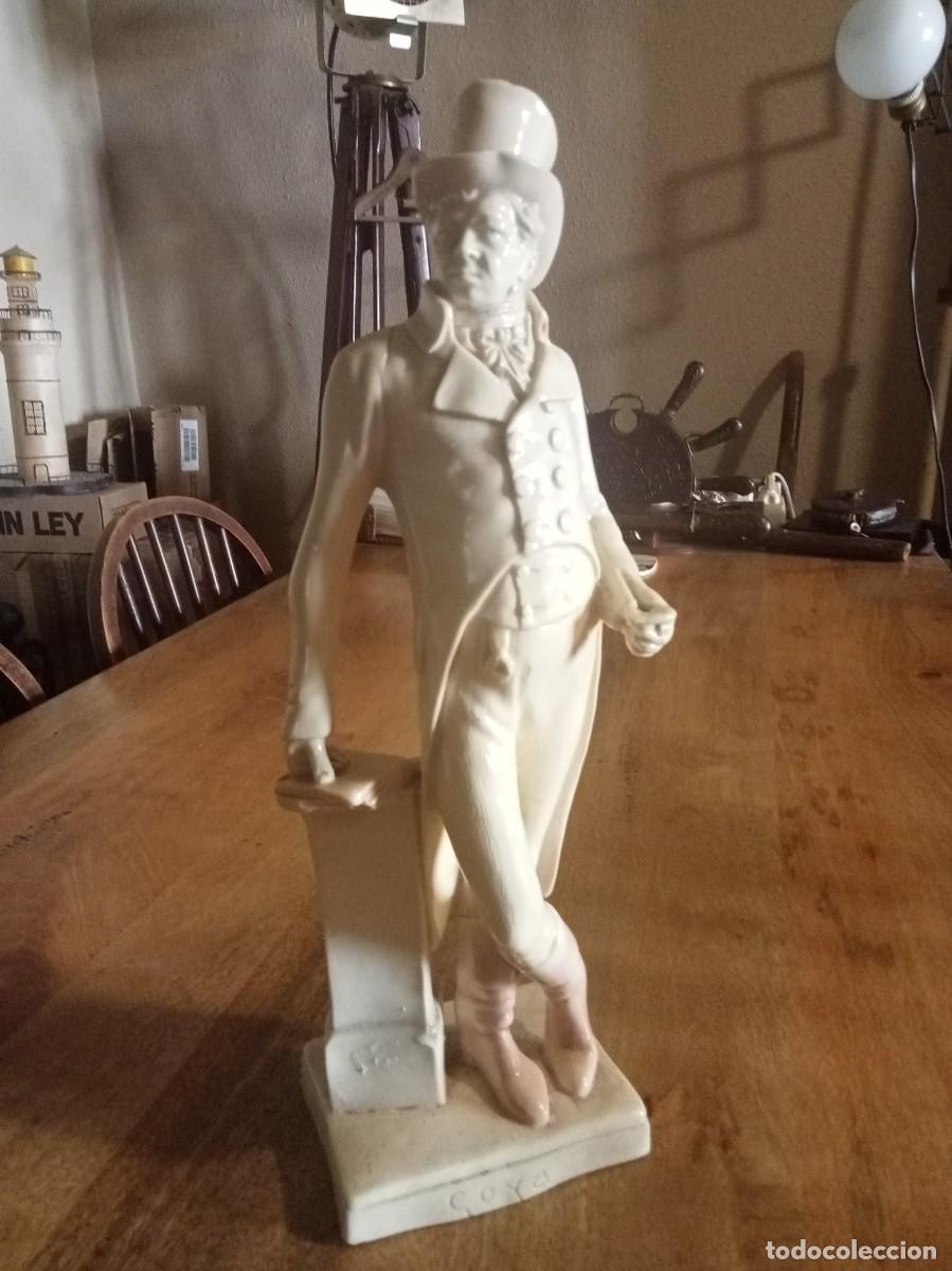 Arte: IMPRESIONANTE ESCULTURA DE GOYA EN PORCELANA, LE FALTA EL BAST&Oacute;N, 42 cms