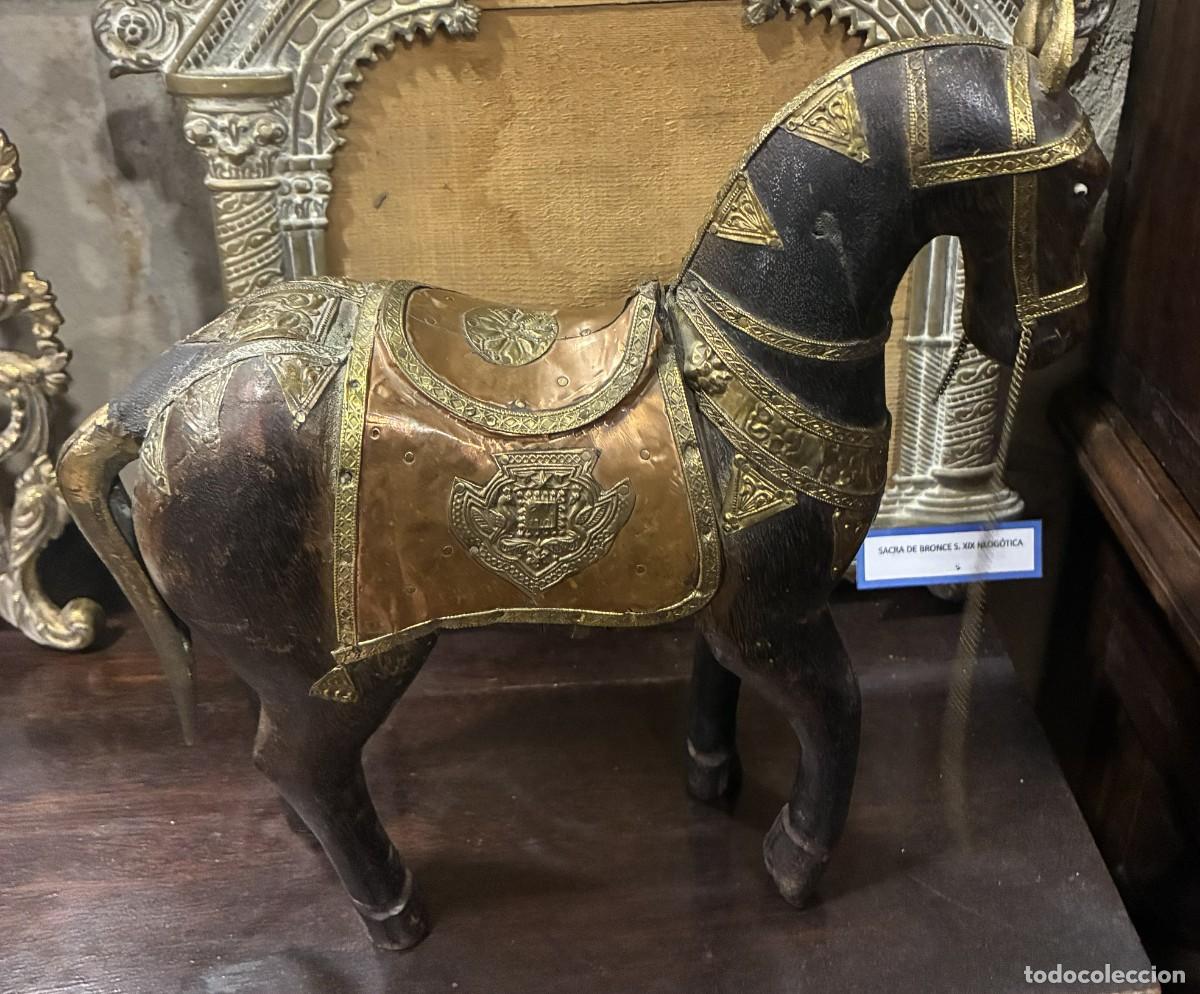 Arte: FIGURA CABALLO DE MADERA CON COBRE HACIENDO RELIEVES