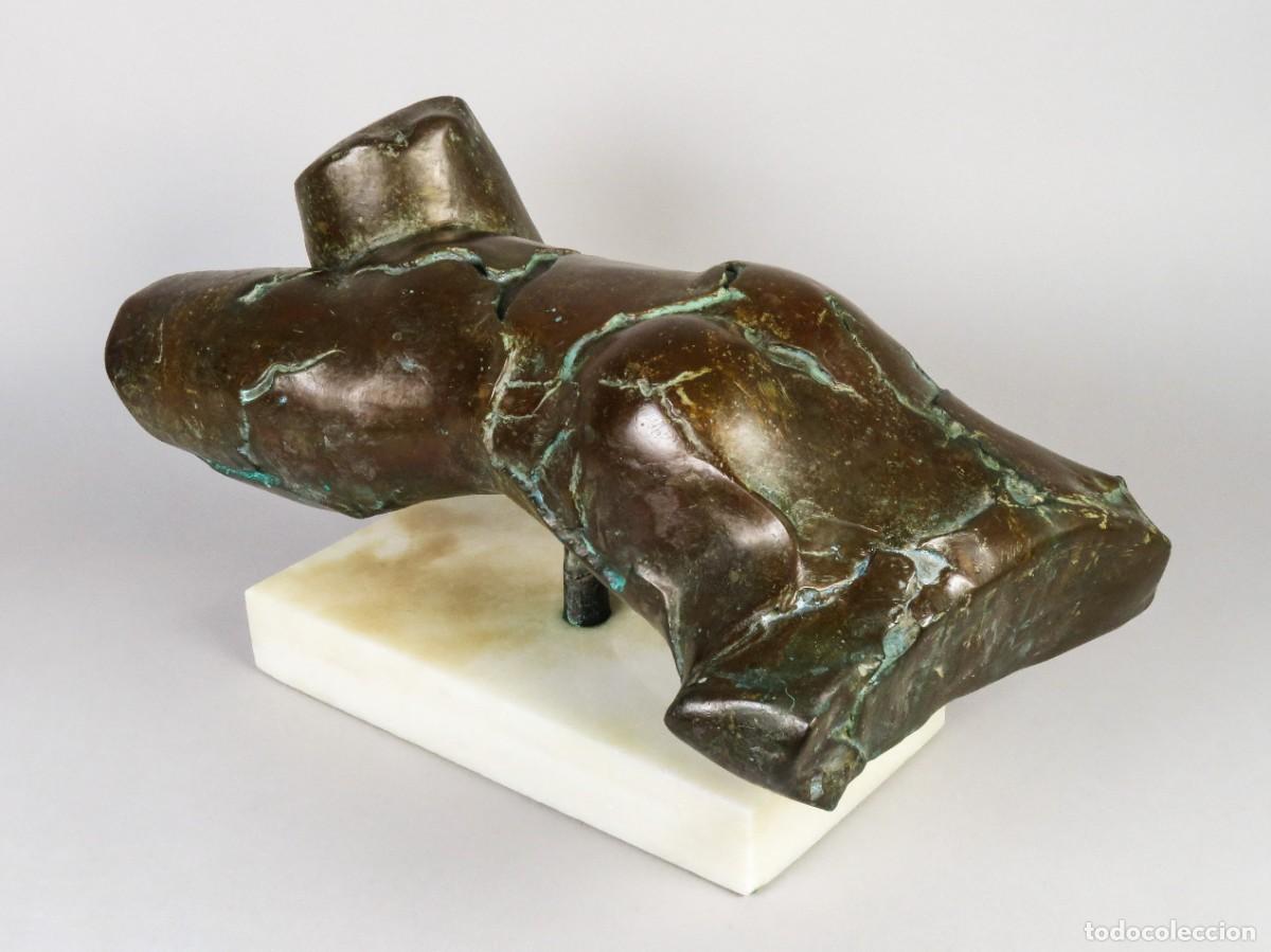 Arte: Escultura de bronce representando torso de mujer base m&aacute;rmol blanco Carlos Garc&iacute;a Muela siglo XX