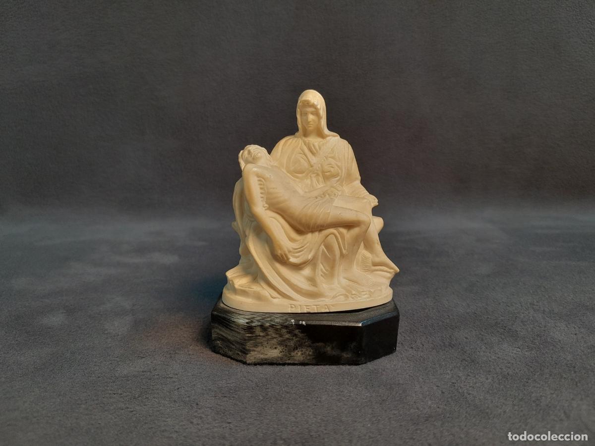 Art: PEQUE&Ntilde;A ESCULTURA REALIZADA EN RESINA. PIEDAD DE MIGUEL &Aacute;NGEL. 1980 CA.