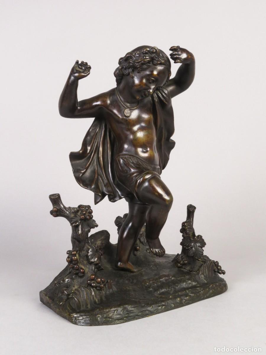 Arte: Baco ni&ntilde;o bailando escultura en bronce patinado siguiendo el modelo de Clodion siglo XIX