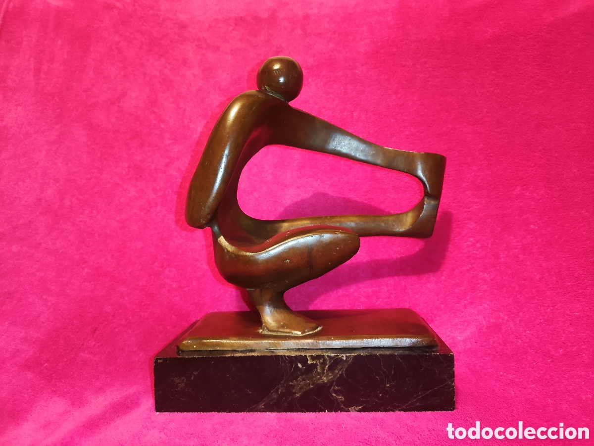 Arte: FIGURA DE BRONCE SOBRE PEANA DE M&Aacute;RMOL, firmada: Gonzalez