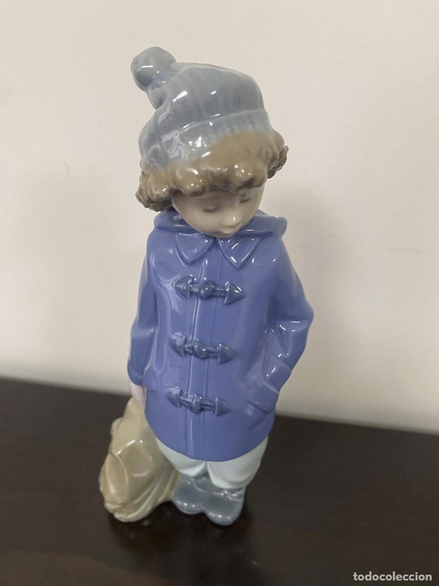 Arte: Figure Nao (Lladro) Ni&ntilde;o Viajero ( presto a la excursi&oacute;n) #1036