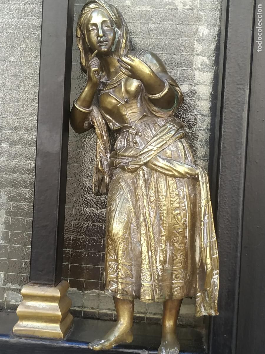 Arte: Escultura antigua figura femenina en bronce dorado