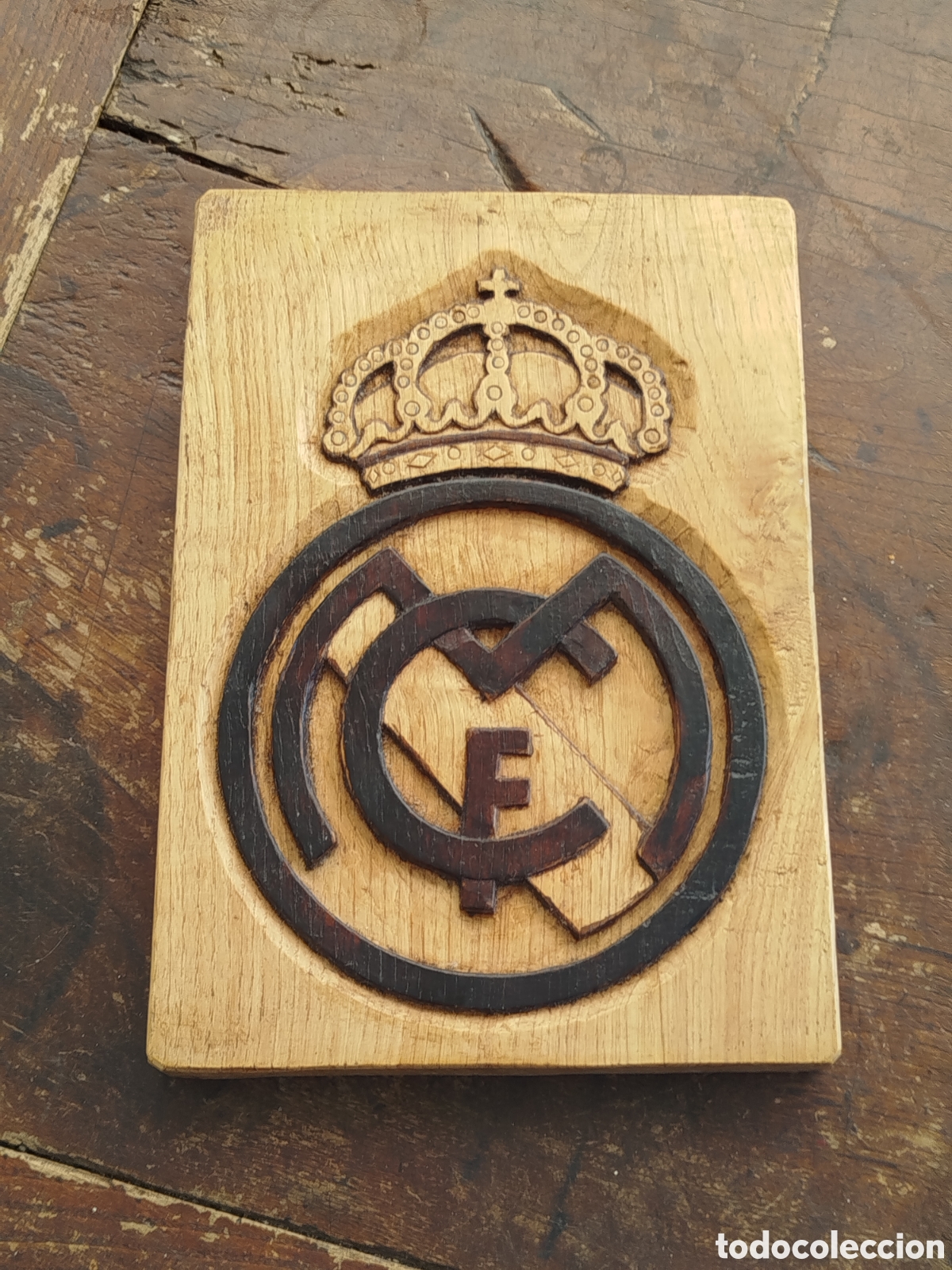 Arte: Escudo del R. MADRID tallado a mano