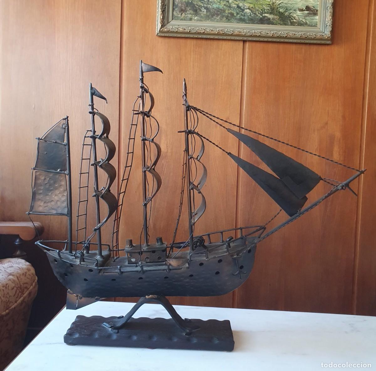 Arte: Antigua Escultura de Barco Carabela en Bronce yHierro Forjado - Hecho a Mano - 63x50,5 cm - Pieza &Uacute;
