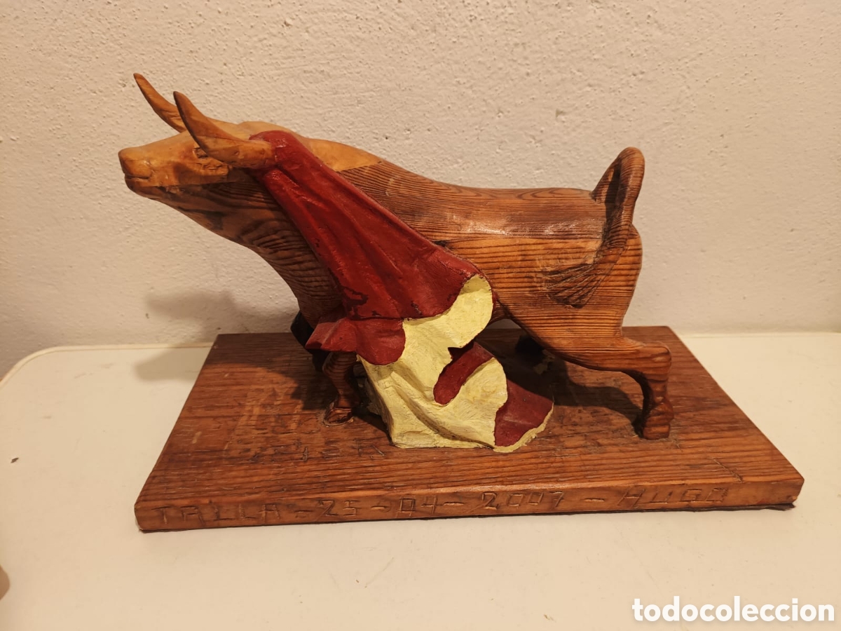 Arte: Talla de madera toro con capote macizo - Foto 2