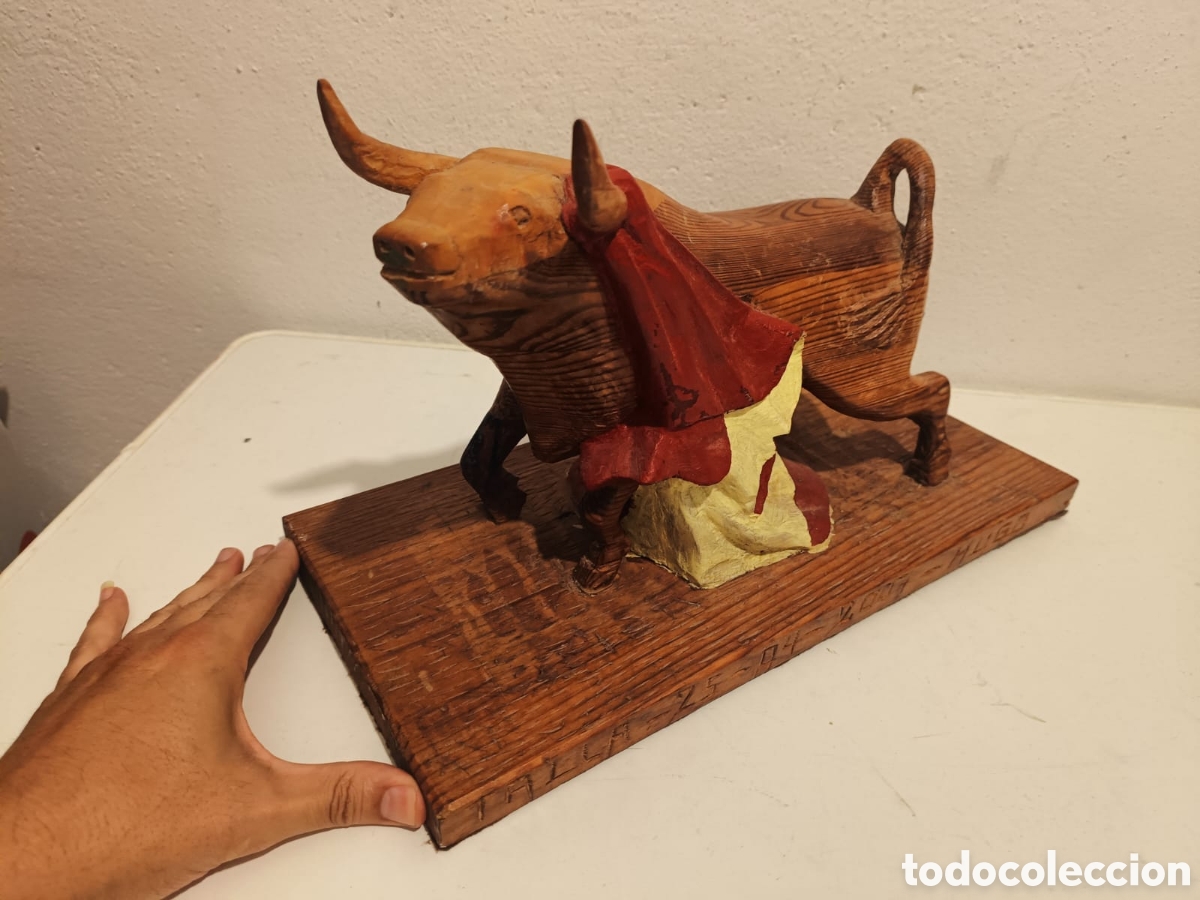 Arte: Talla de madera toro con capote macizo - Foto 3