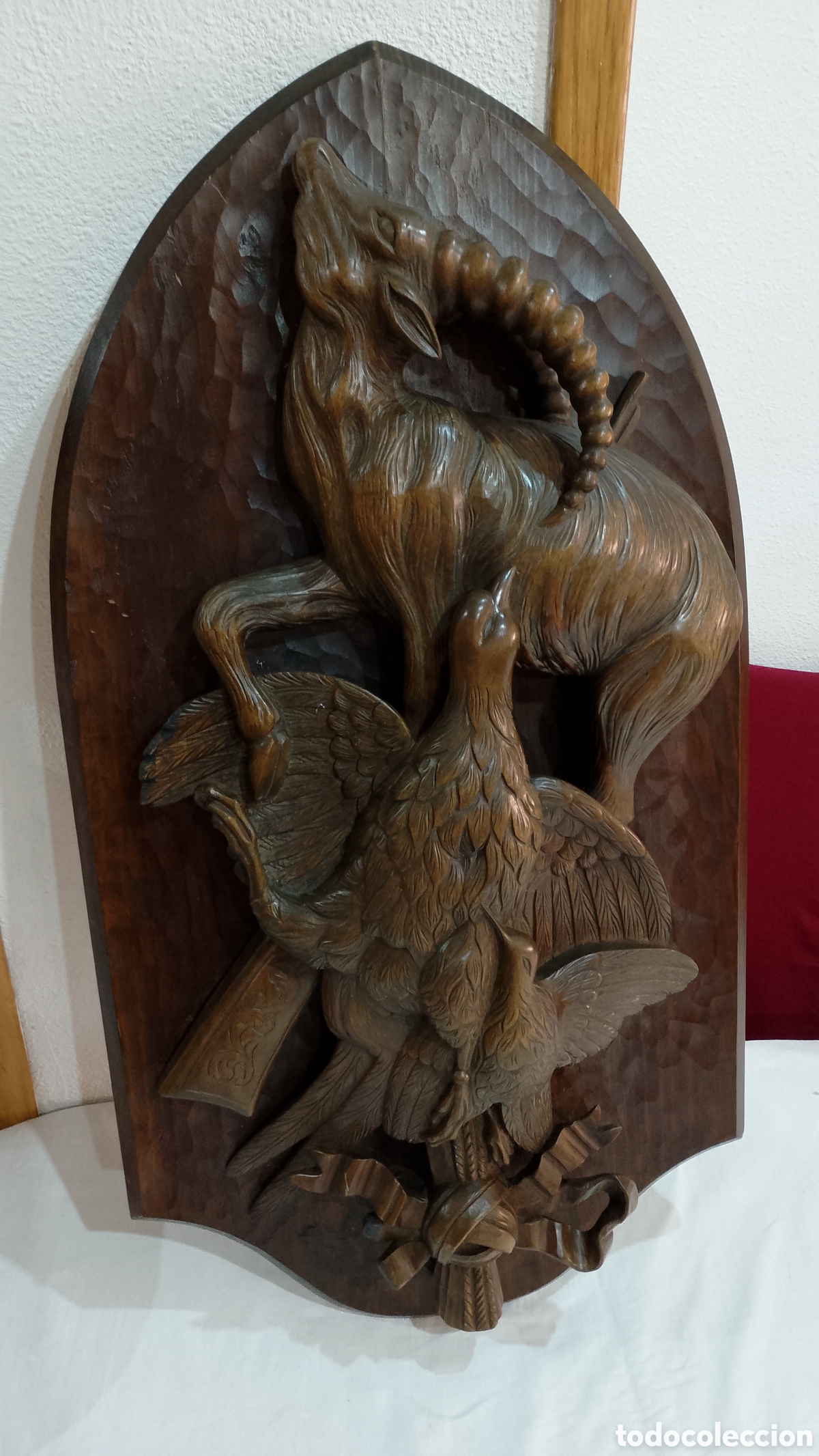 Arte: Espectacular cuadro antiguo de madera tallada en relieve