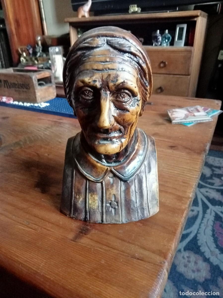 Arte: ESCULTURA DE ANCIANA EN MADERA TALLADA FIRMADO POR J. ALBERDI