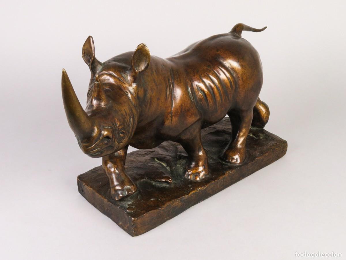 Arte: Rinoceronte escultura en bronce de estilo Art Dec&oacute; firmado y numerado siglo XX