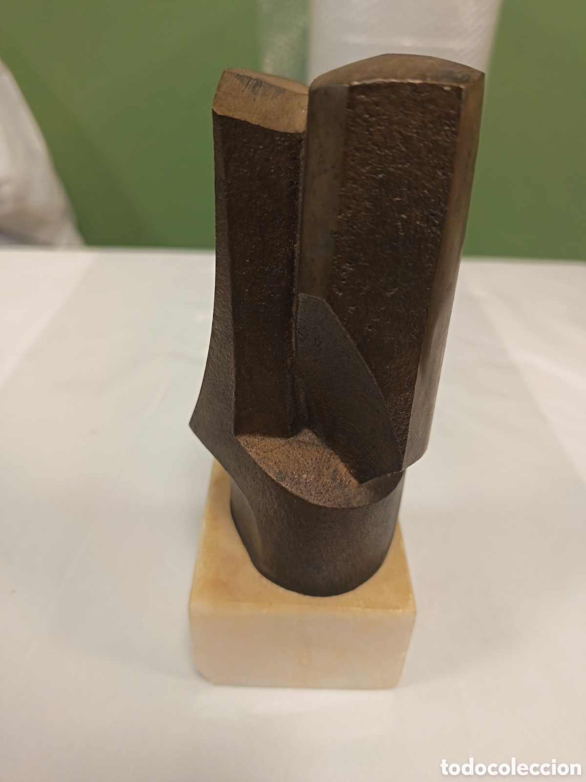Arte: Escultura de bronce abstracta