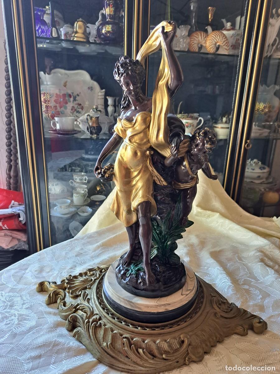 Art: Escultura de dama y un querub&iacute;n, Art Nouveau, de resina sobre base de poliestireno