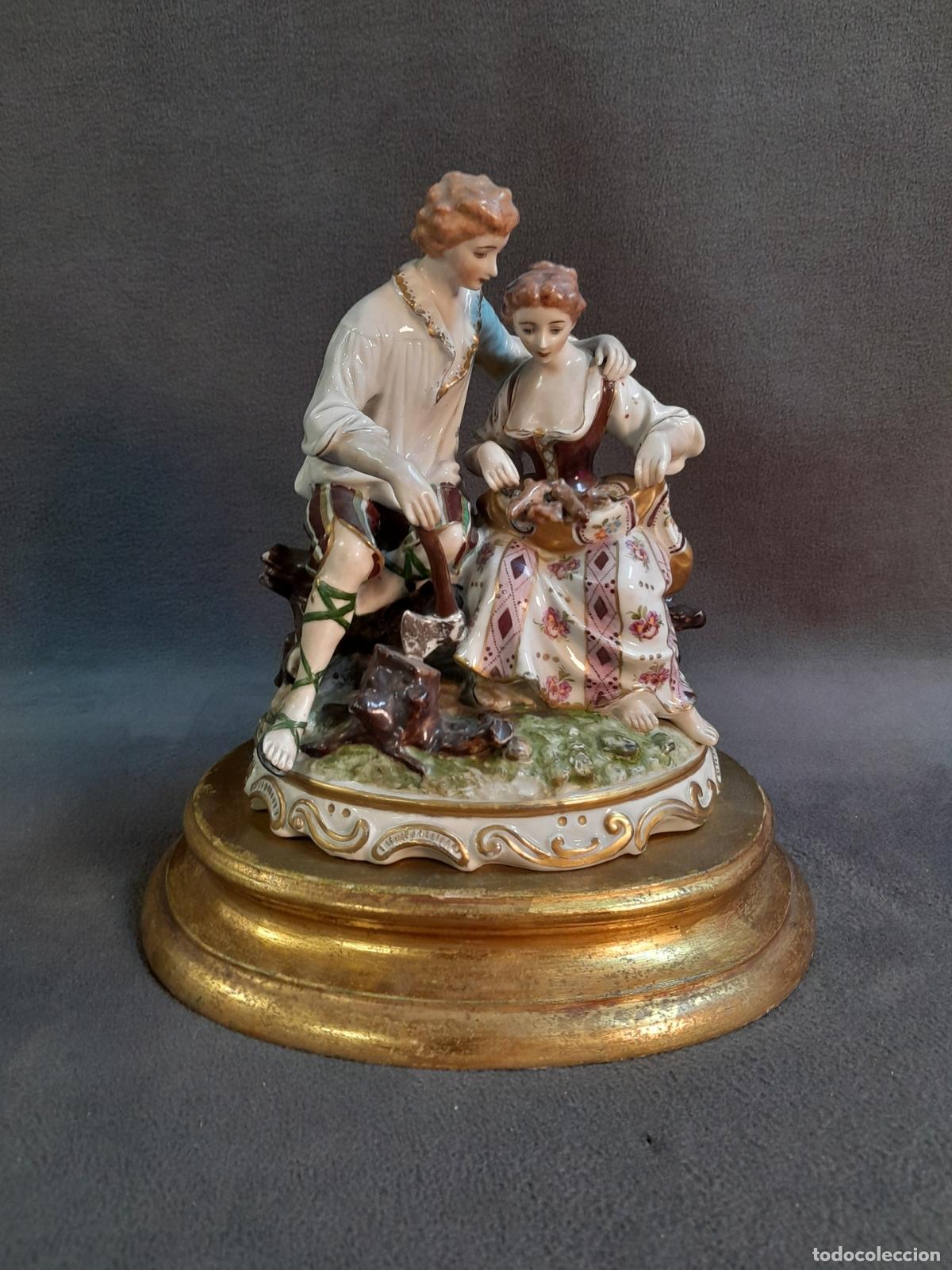 Arte: GRUPO ESCULT&Oacute;RICO EN PORCELANA POLICROMADA.ESCENA GALANTE DE PAREJA CAMPESINA.SAUTHIER. SIGLO XX.