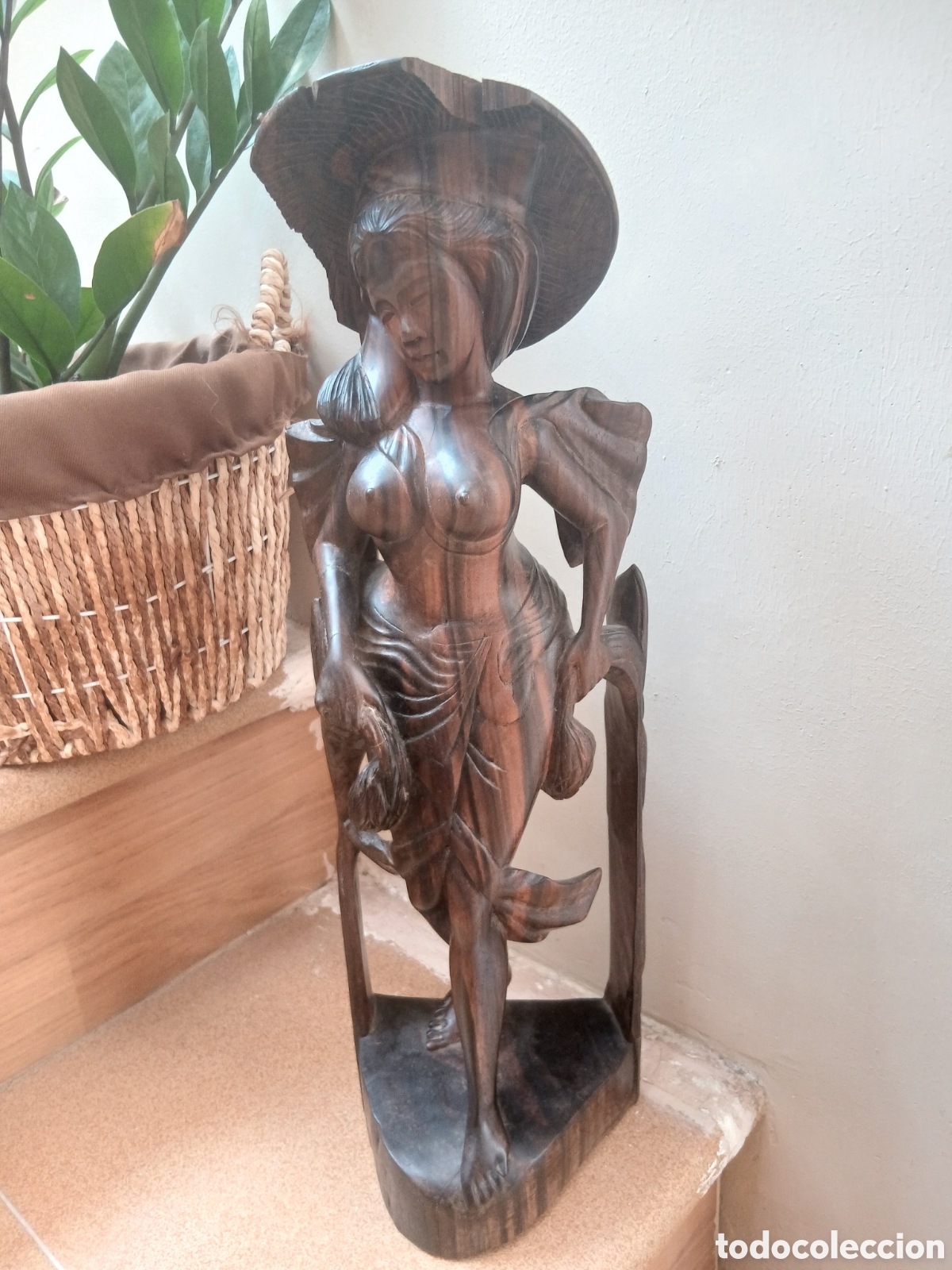 Arte: Figura Thailandesa en madera