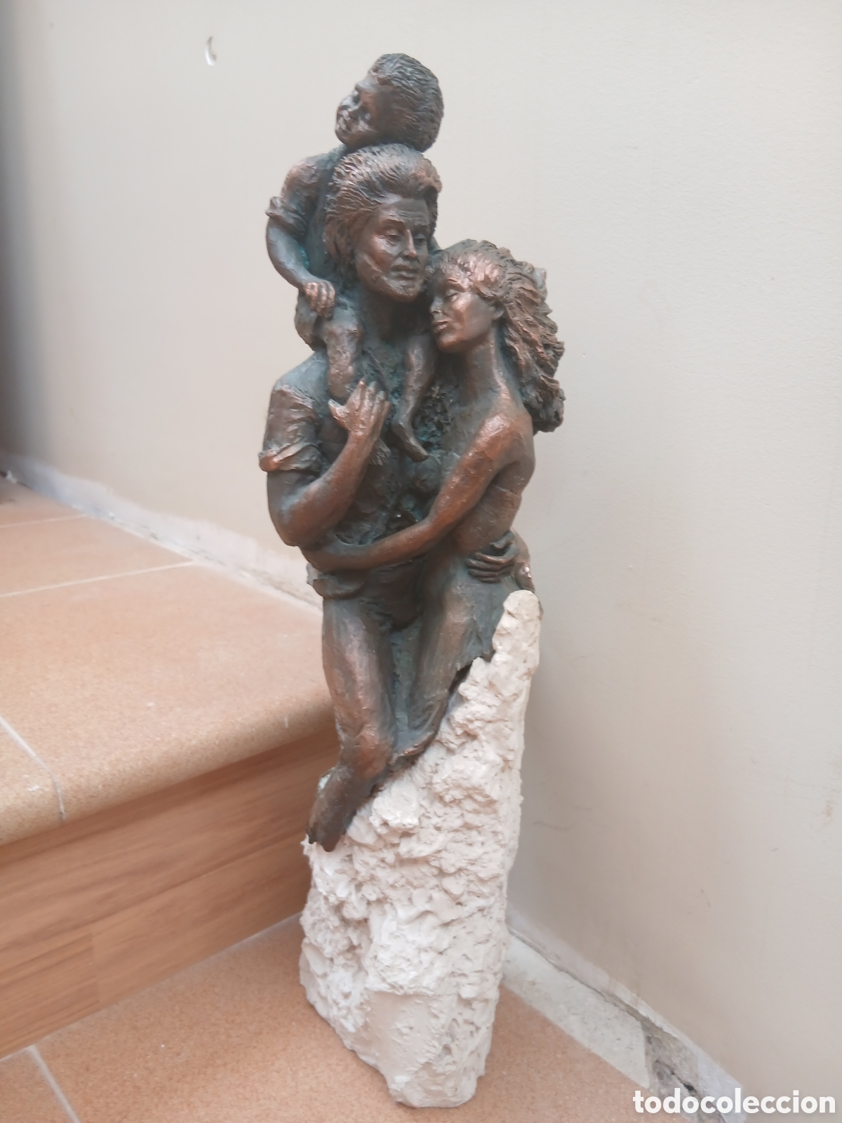 Arte: Estatua de bronce familiar