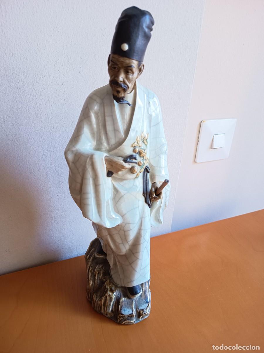 Arte: Figura de porcelana craquelada sabio mandar&iacute;n
