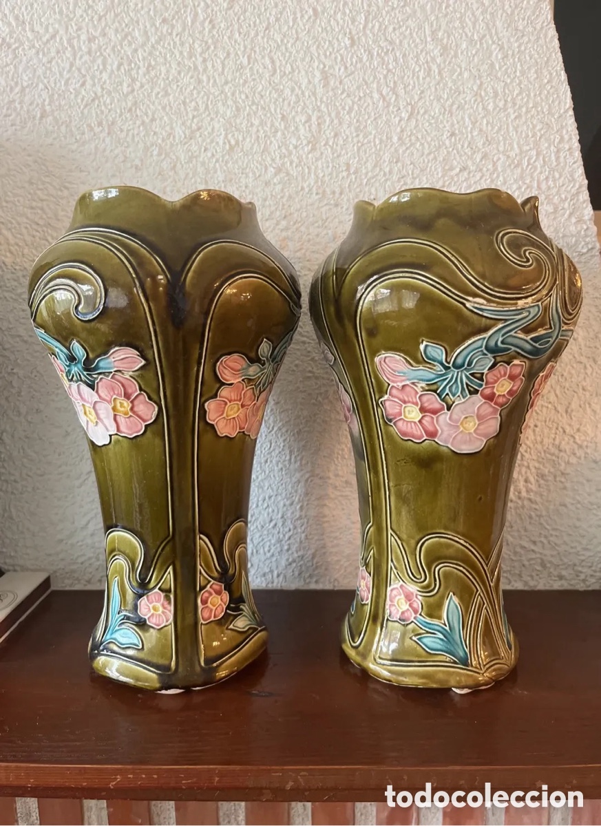 Arte: Pair of Art Nouveau Barbotine Vases with Floral Decor