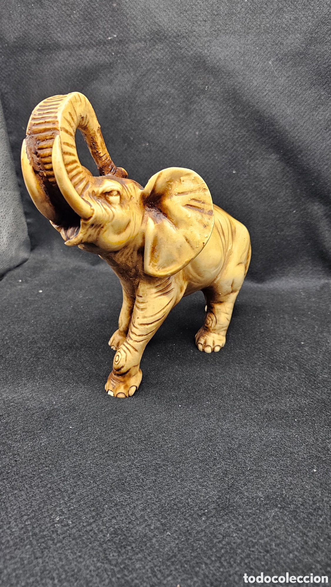 Arte: Elefante de resina......