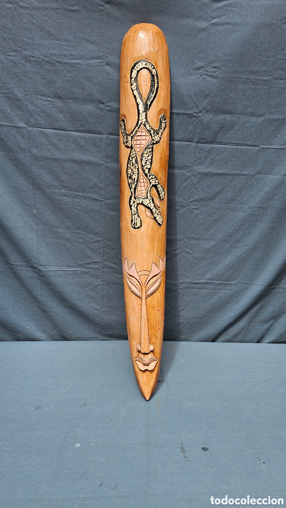 Arte: M&aacute;scara grande tribal tallada y pintada a mano