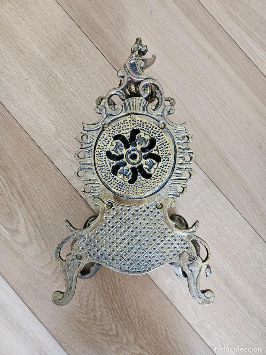 Arte: Reloj y pareja de candelabros de bronce - Foto 3