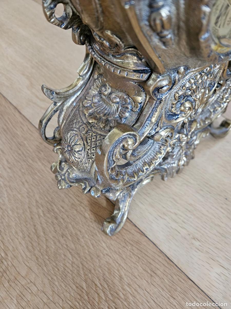 Arte: Reloj y pareja de candelabros de bronce - Foto 5