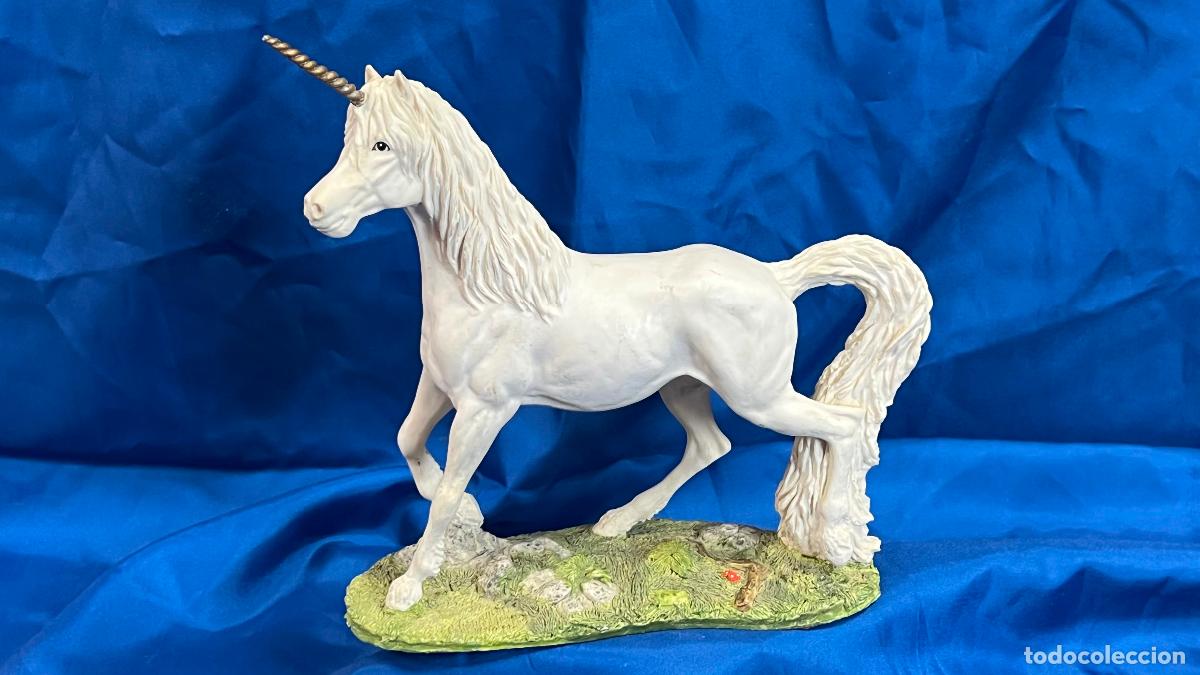 Arte: BELLA FIGURA ESCULT&Oacute;RICA VINTAGE DE UN UNICORNIO AL PASO