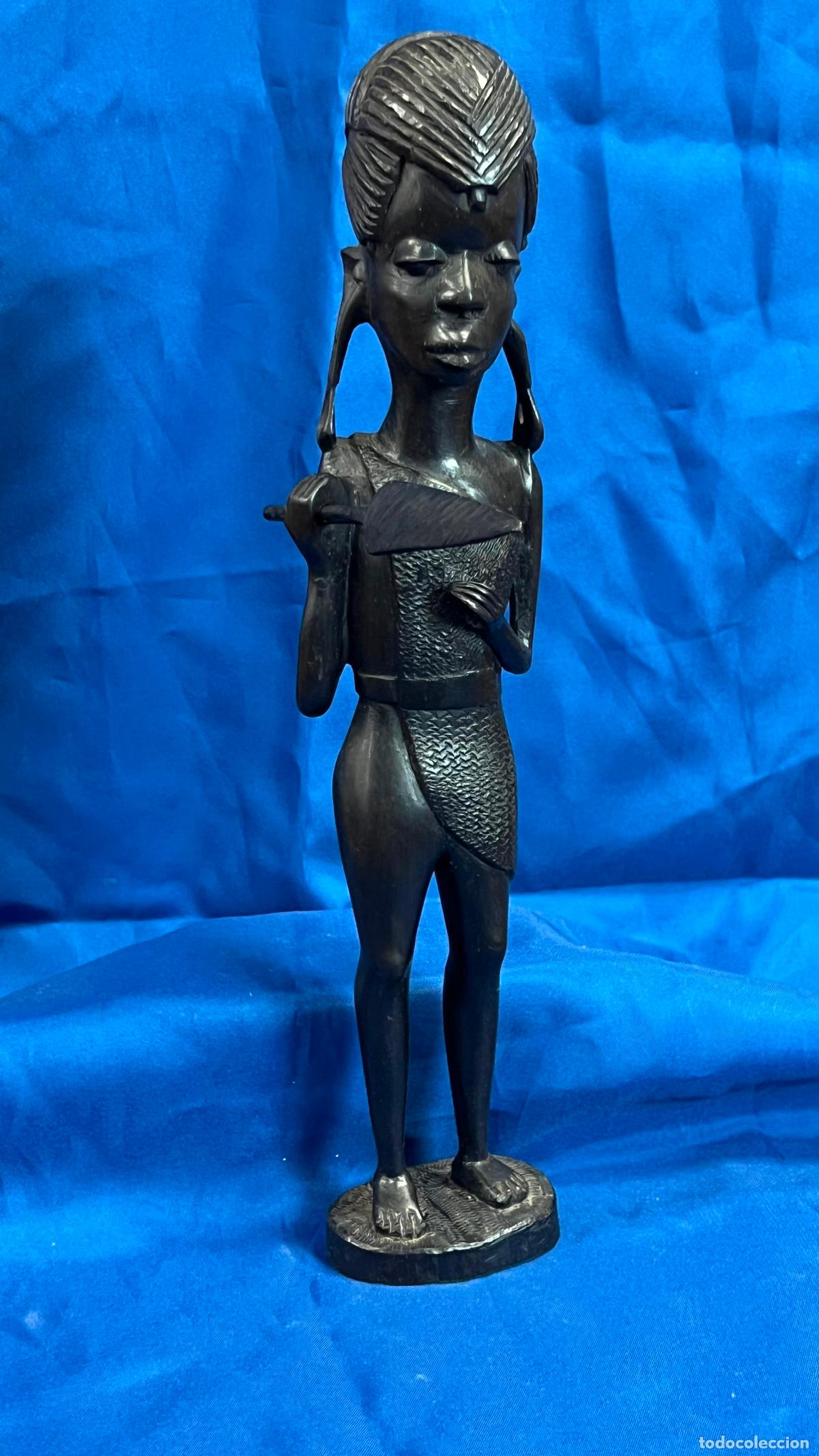 Arte: INTERESANTE ESCULTURA &Eacute;TNICA DE GUERRERO AFRICANO CON LANZA - TALLA ARTESANAL EN MADERA MACIZA DE &Eacute;B