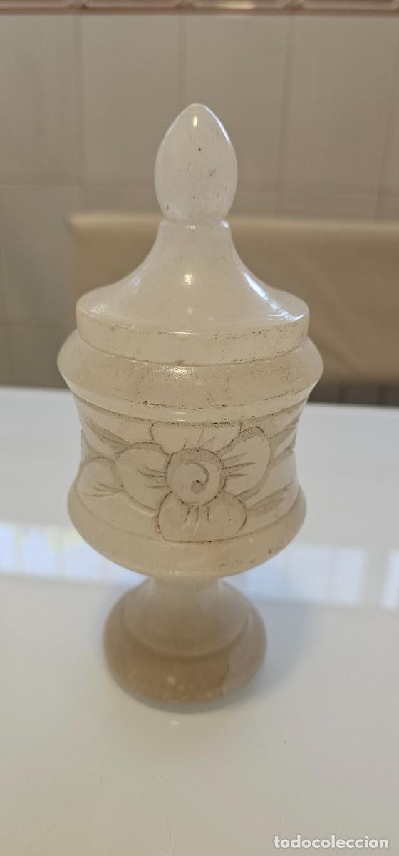 Arte: Interesante bombones de Alabastro tallada y antigua