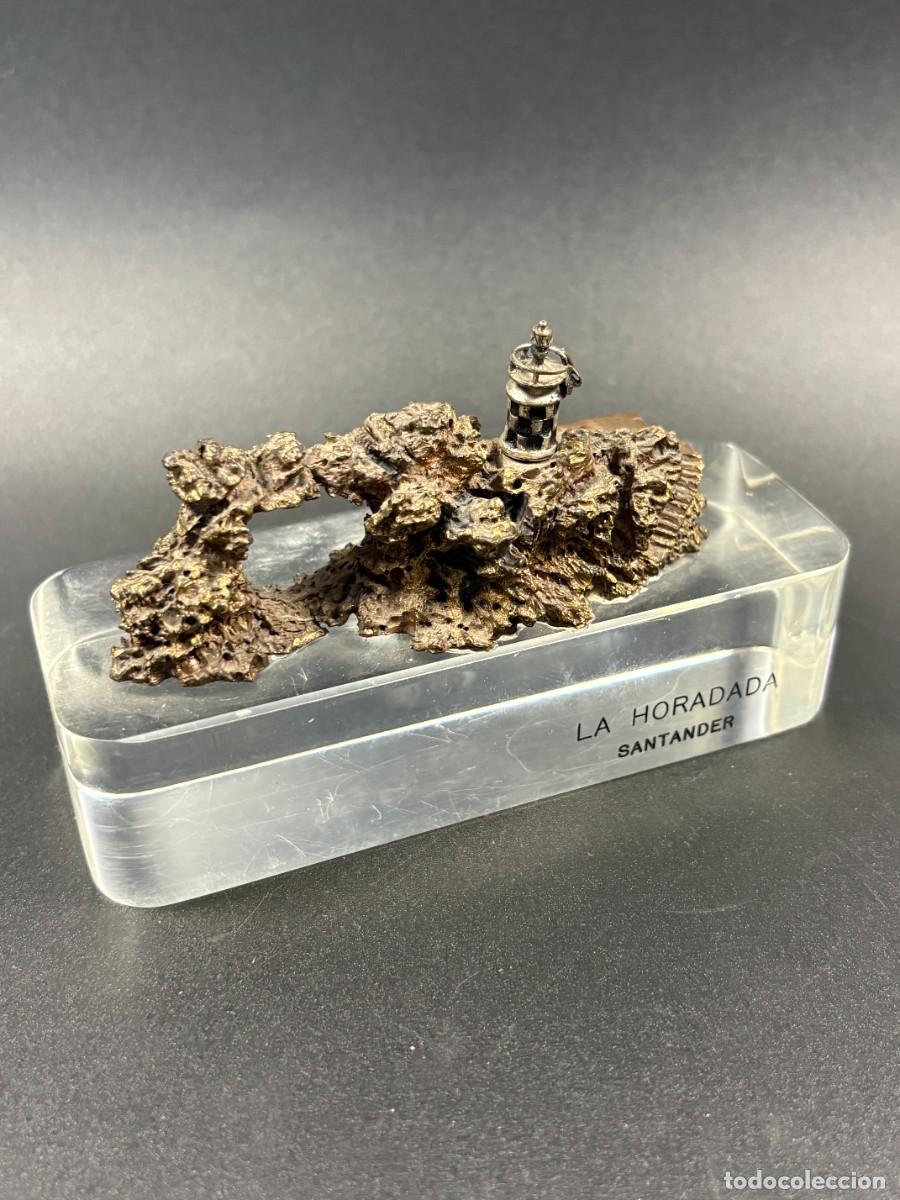 Arte: Escultura en bronce y plata del faro de la Horadada de Santander